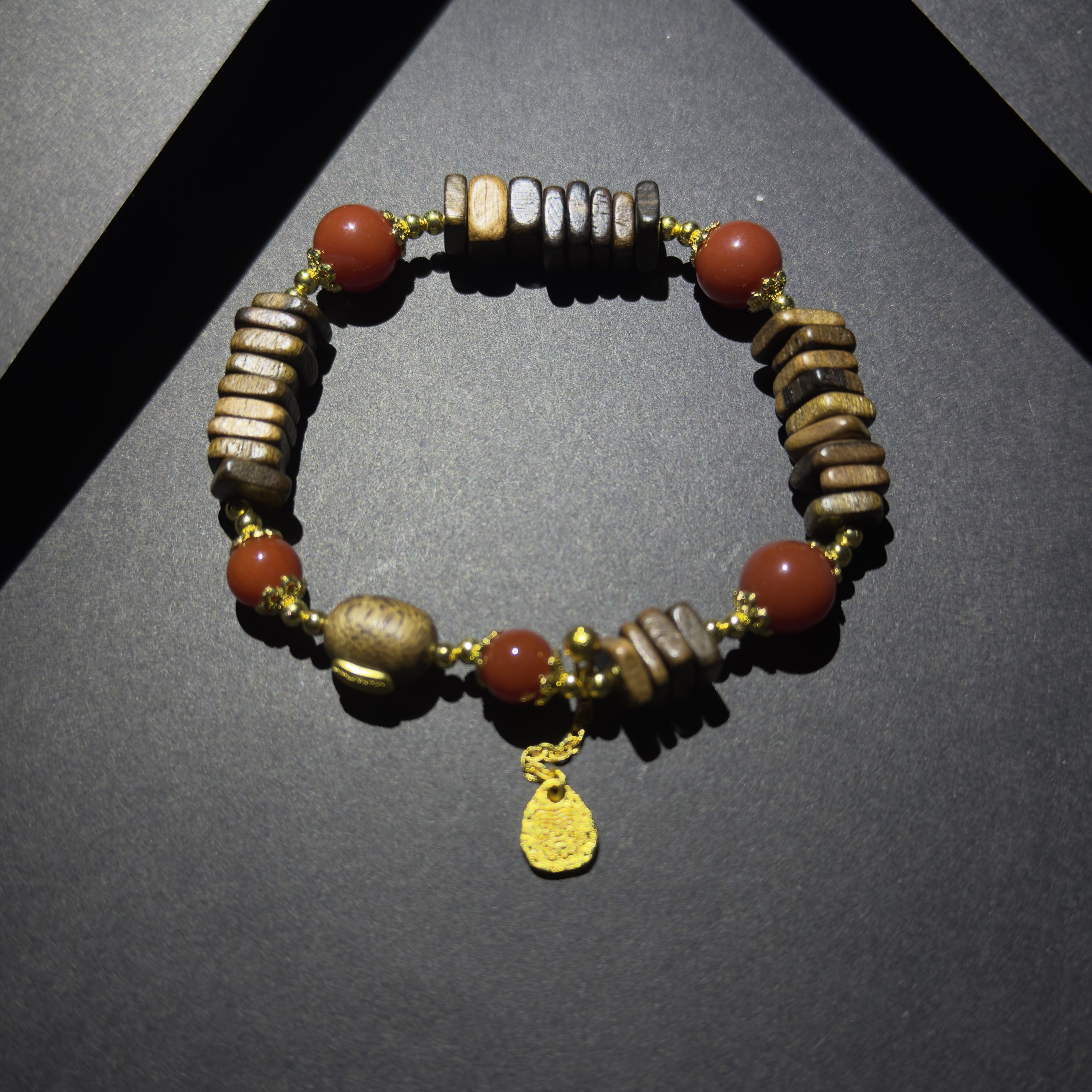 DM 1329 红玛瑙+方糖沉香配饰(多样性发其一）