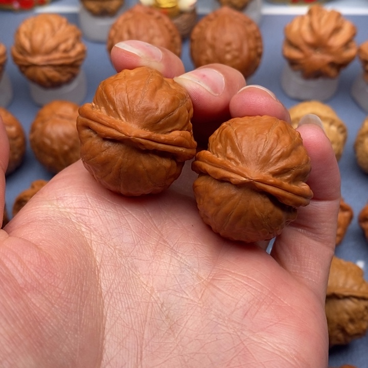 文玩核桃把件浅纹龙珠