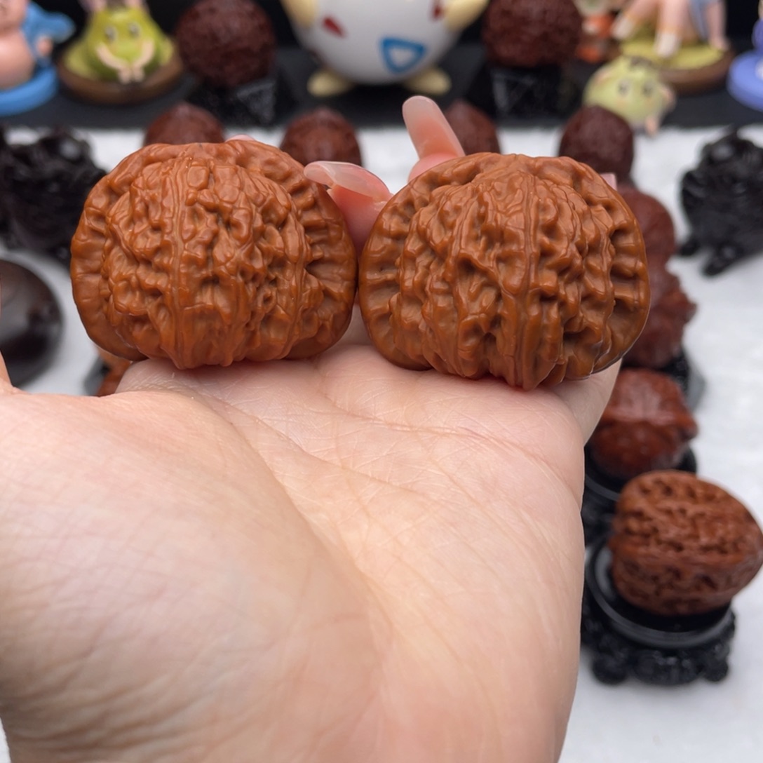 文玩核桃吊坠44白狮子