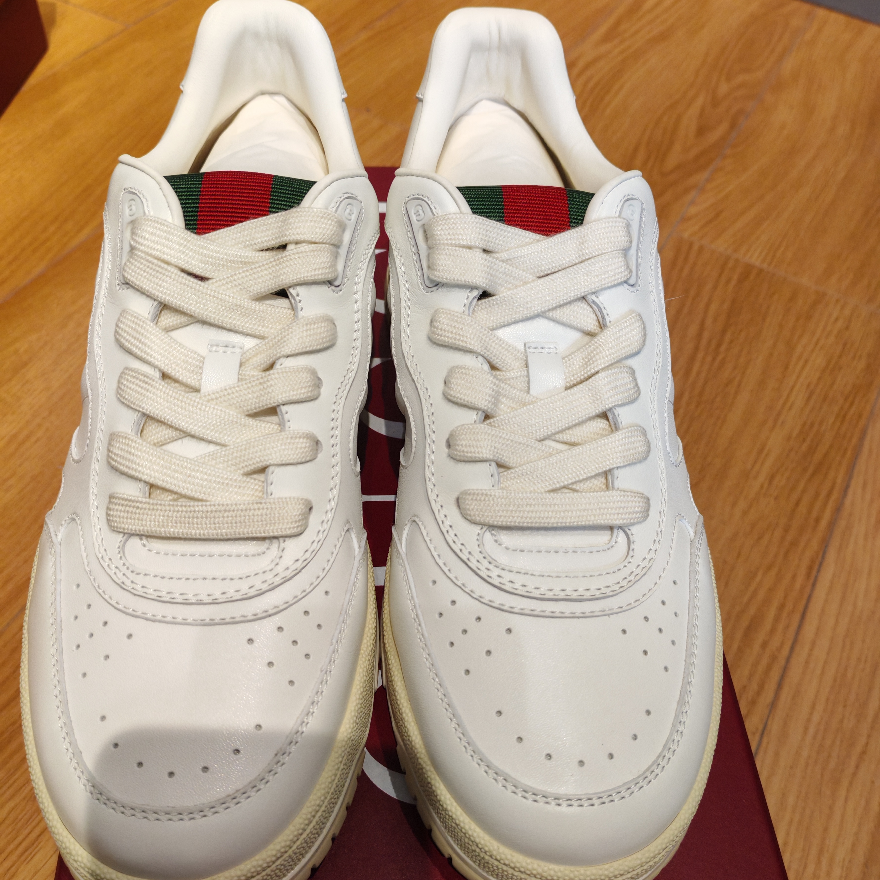 99新 GUCCI/古驰 经典休闲鞋  340