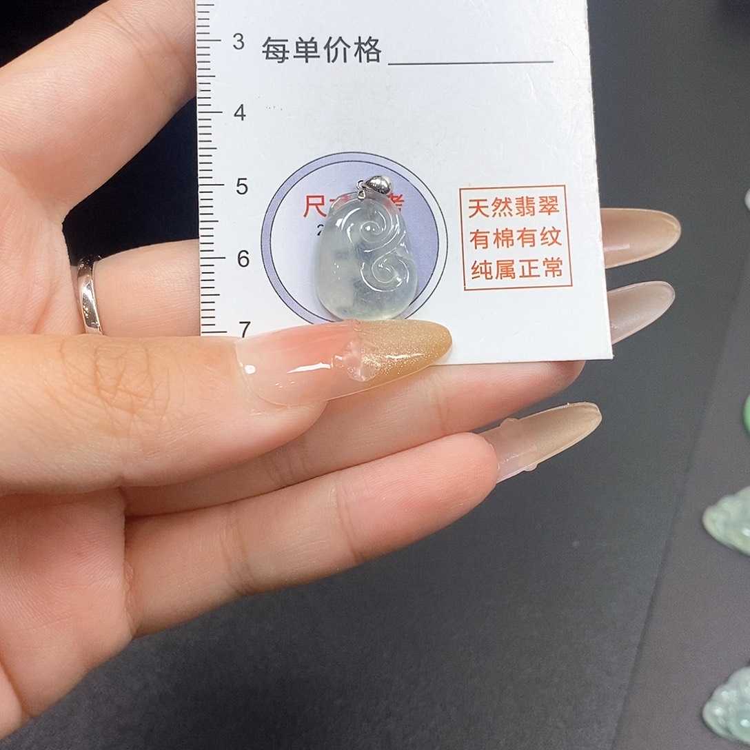 ঞ***怀翡翠18K金镶嵌颈饰