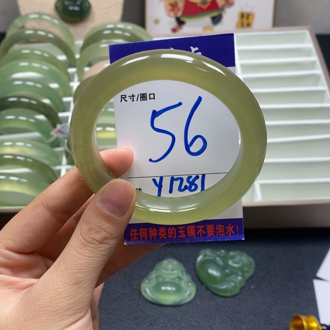 蛇纹石玉手镯未镶嵌