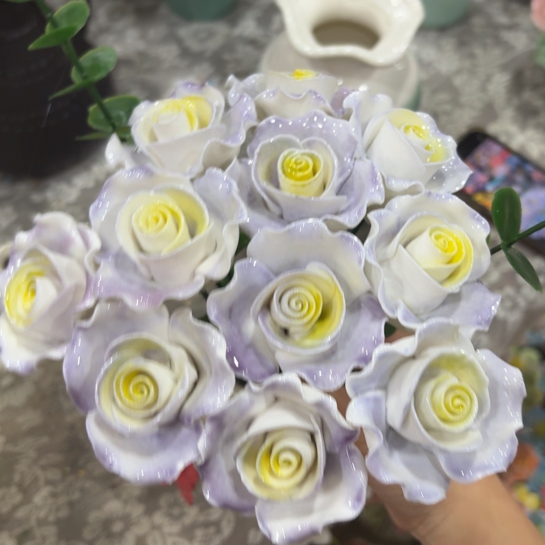 11朵送两根草满20元发货，退款拉黑
