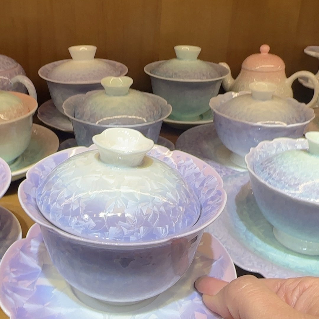 茶杯的设计是由传统家具风格