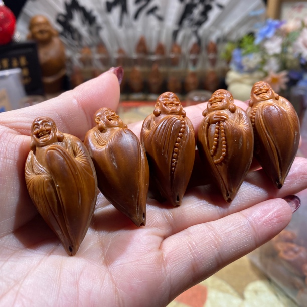 橄榄核包衣弥勒，油核2.1×4.3华祖方本工