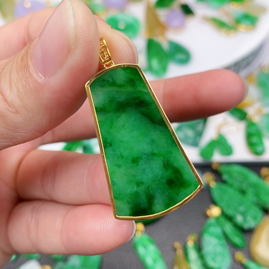 翡翠吊坠(不含链)18K金镶嵌