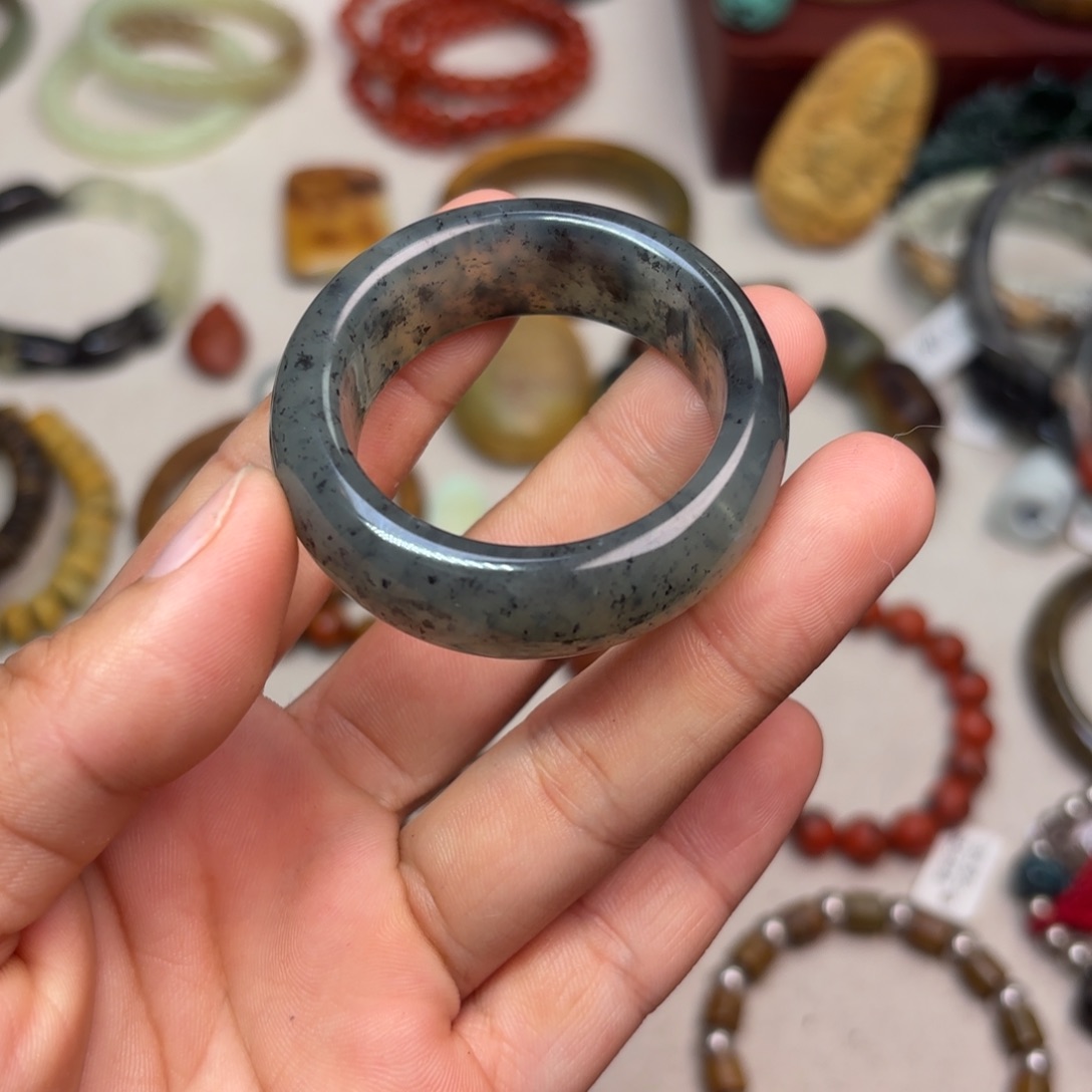 岫岩河磨玉（透闪石质玉）颈饰未镶嵌