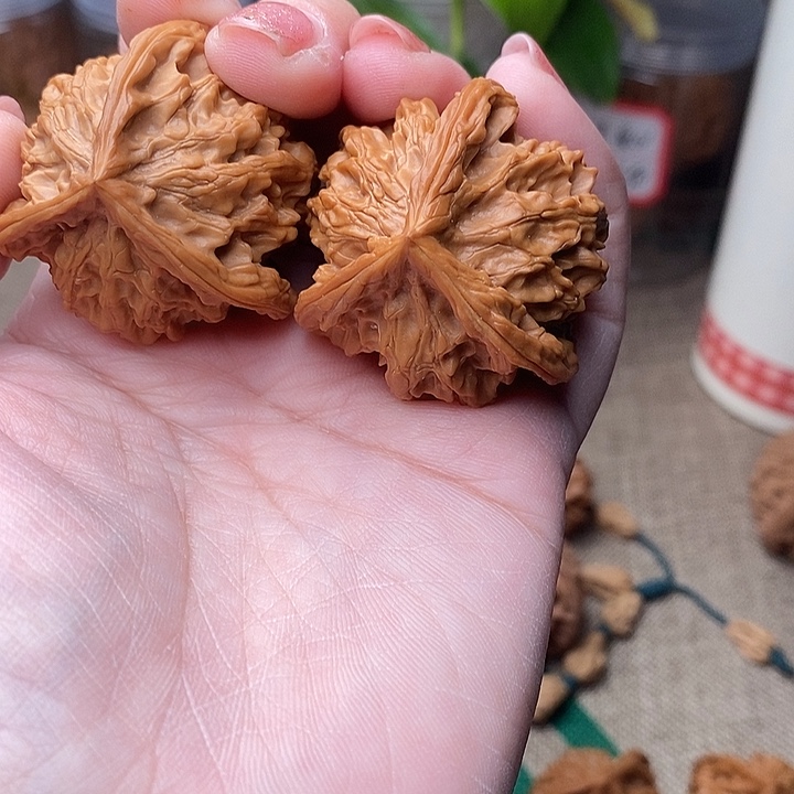 ╭***人文玩核桃吊坠盘山三棱