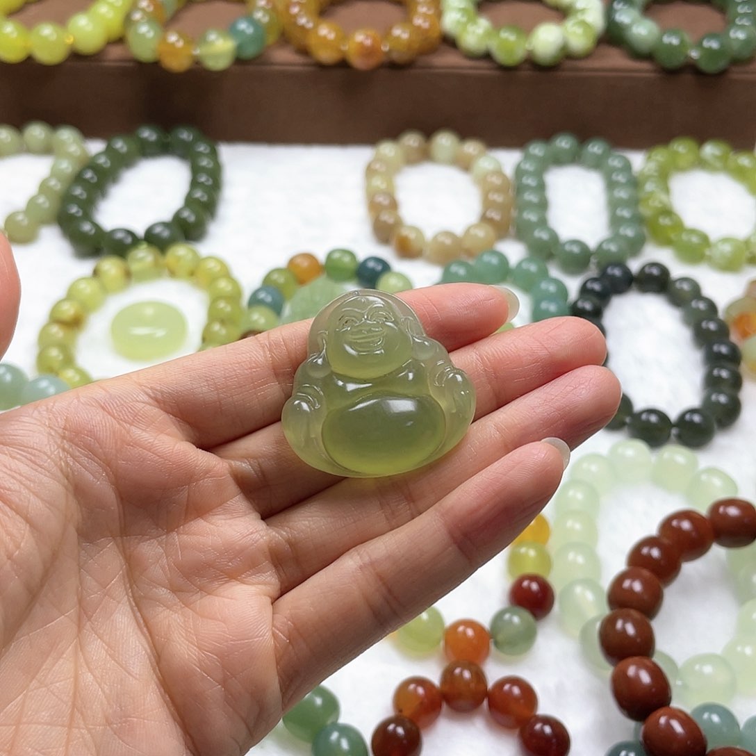 蛇纹石玉颈饰未镶嵌