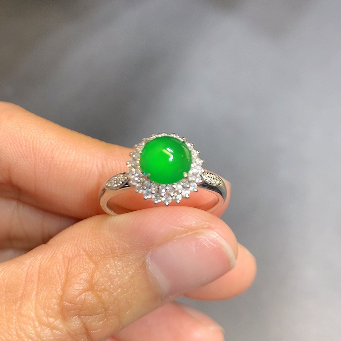 翡翠戒指18K金镶嵌戒指