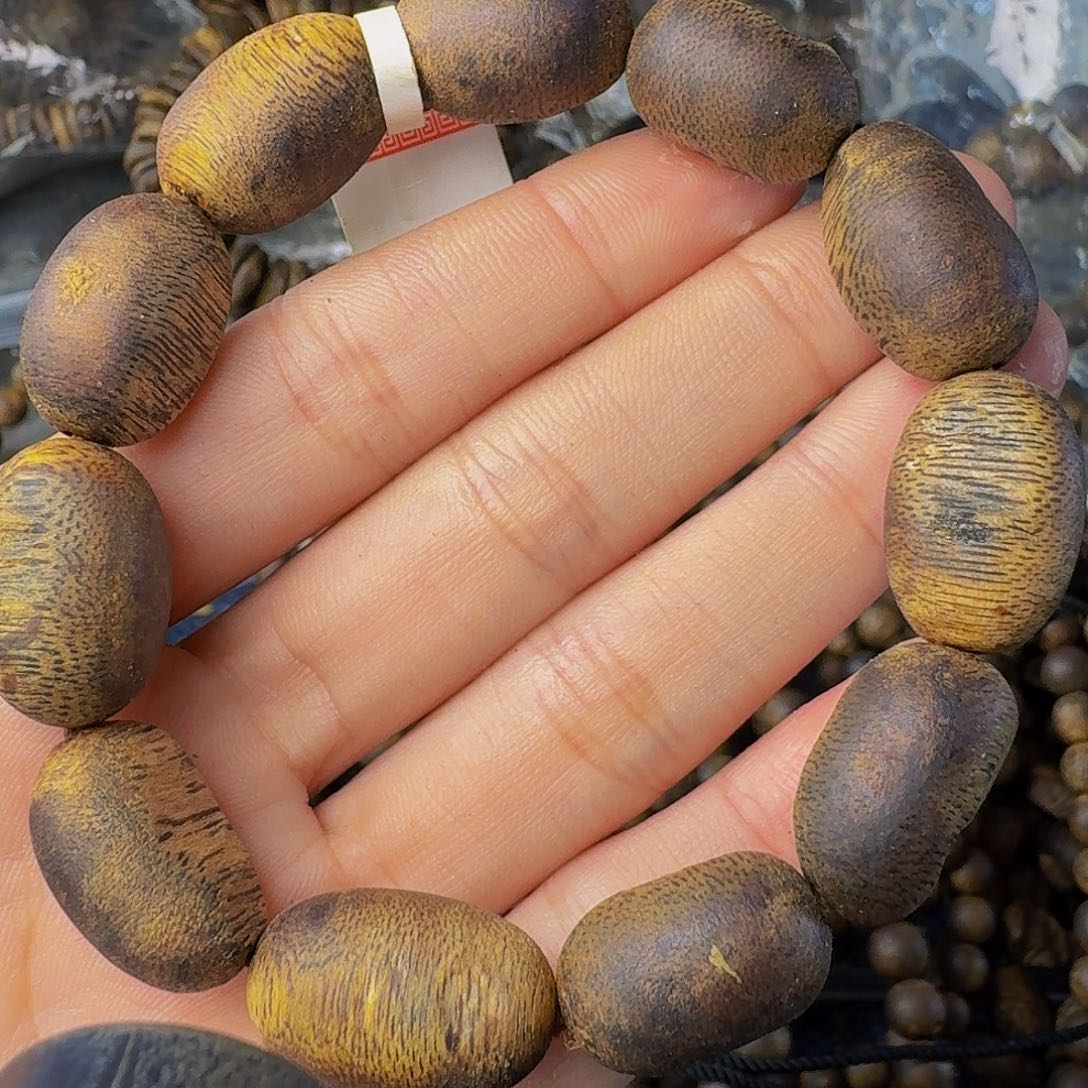 沉香手串留疤14.2克金沙