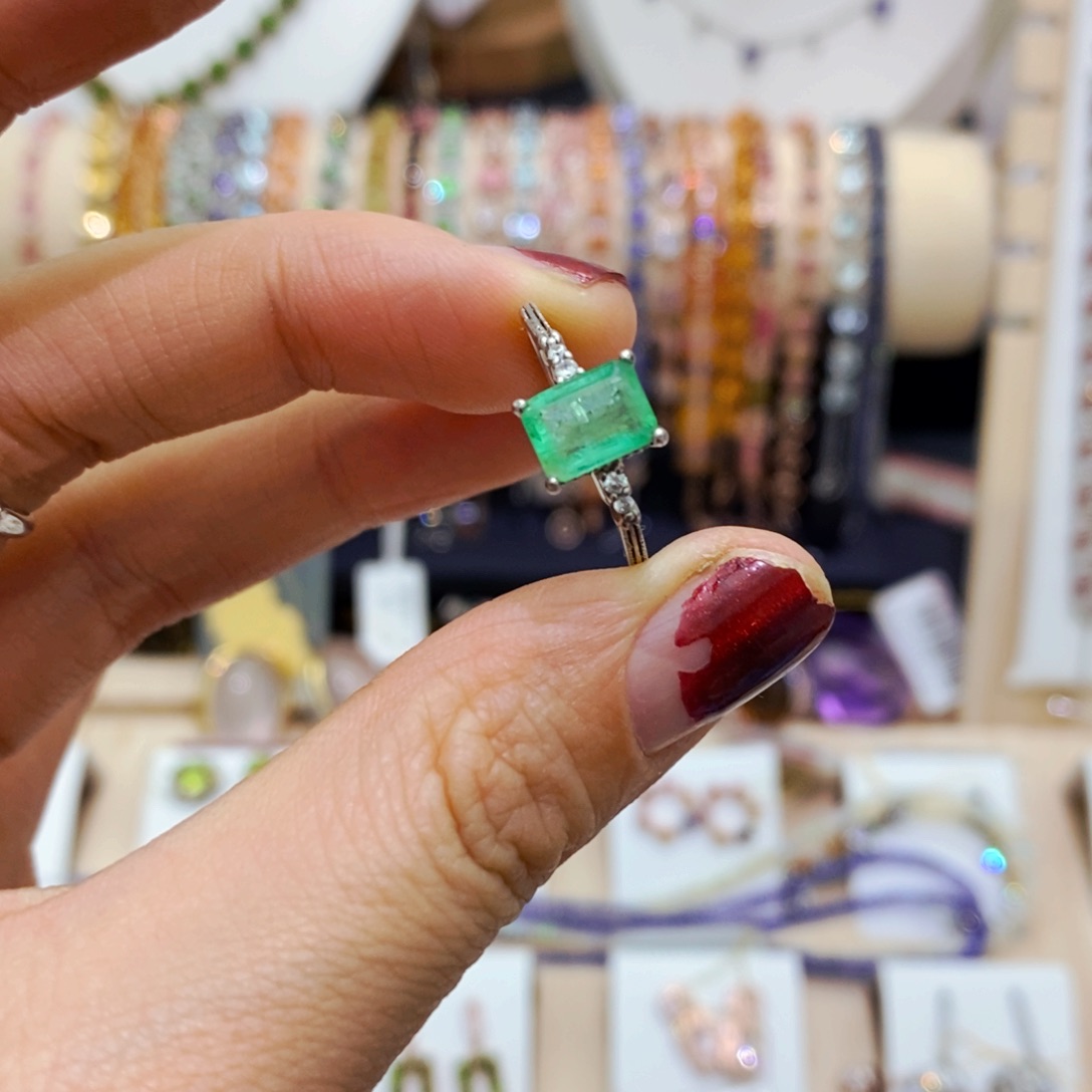 祖母绿戒指银S925镶嵌未*央