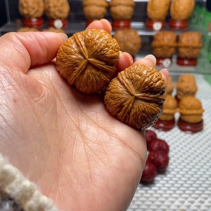 把件文玩核桃24状元红三棱