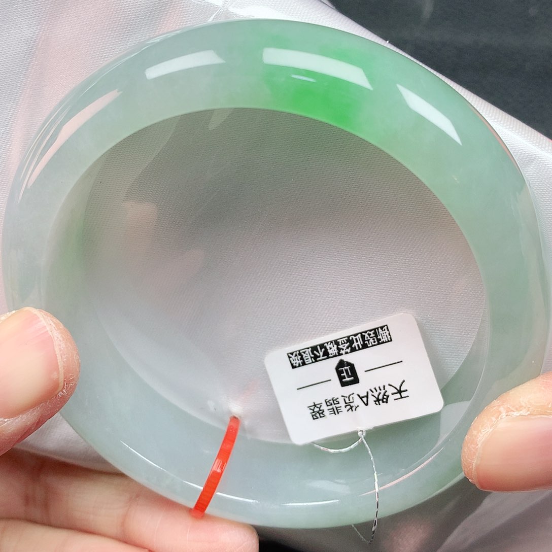 翡翠手镯未镶嵌60轮胎