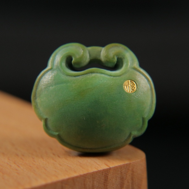 原矿绿松石平安锁吊坠，尺寸26.5×23.5×12mm，重10g