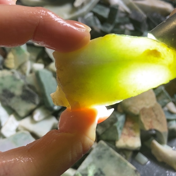 翡翠颈饰未镶嵌天然翡翠