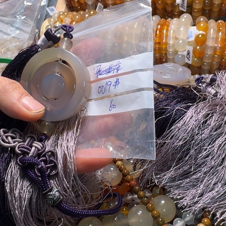 劉***生玛瑙/玉髓未镶嵌颈饰0019……60