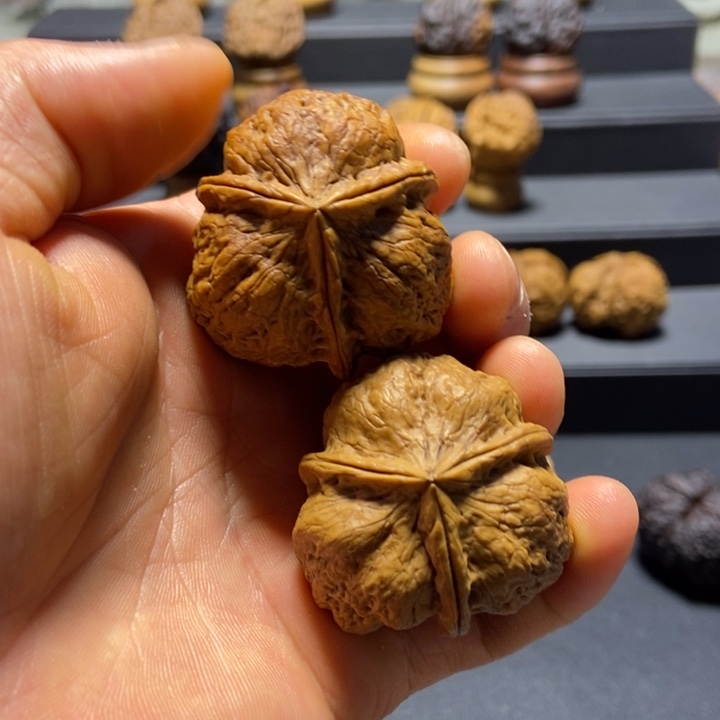 文玩核桃把件B七星岩三棱41mm