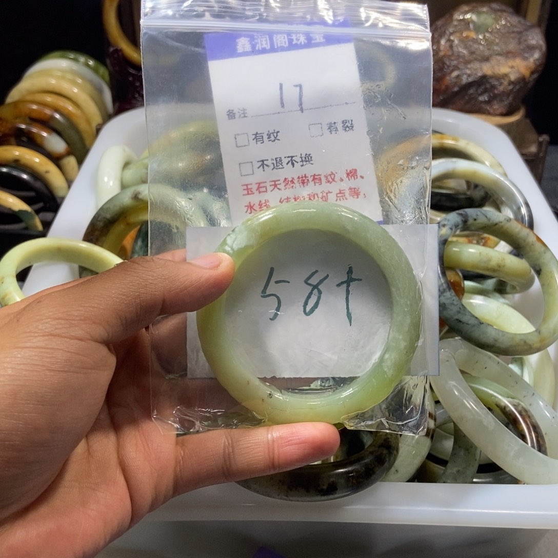 蛇纹石玉未镶嵌手镯久*