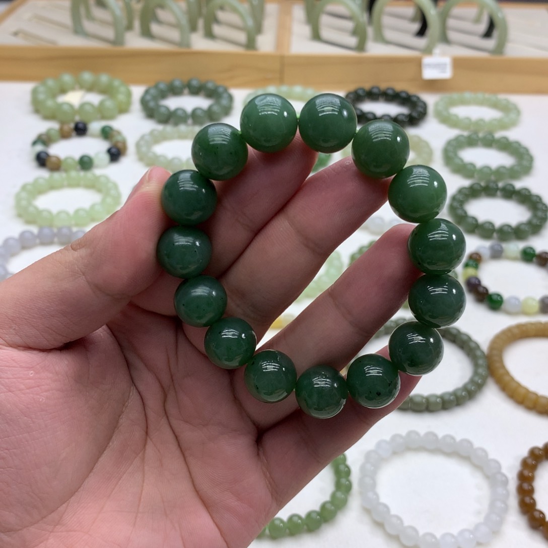 和田玉手串（猕猴桃碧玉14）未镶嵌