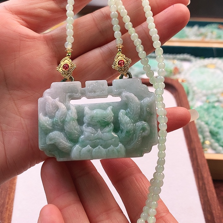 翡翠颈饰未镶嵌吊坠