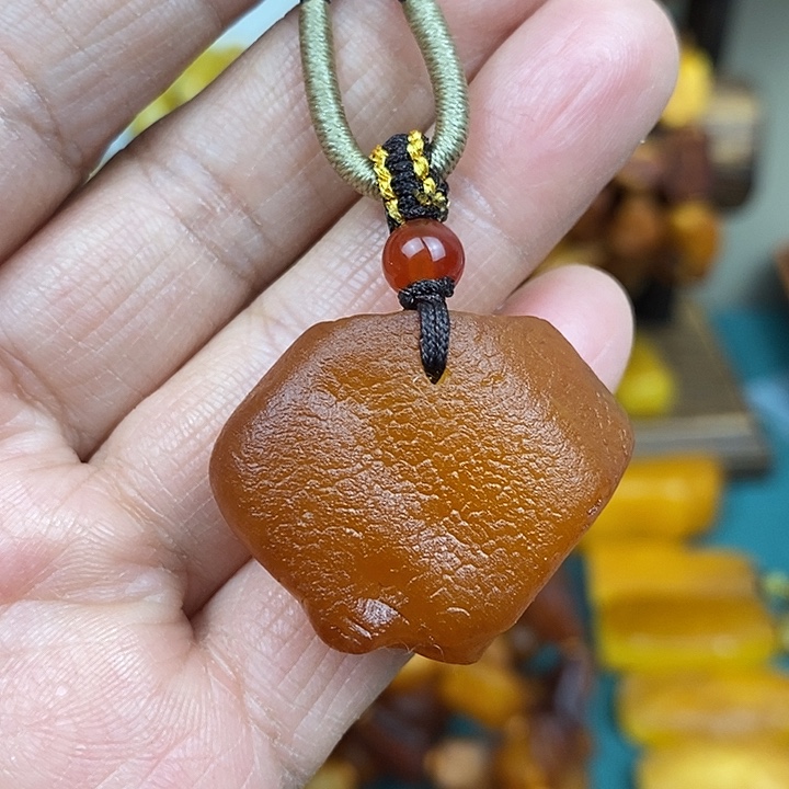 琥珀未镶嵌颈饰吊坠