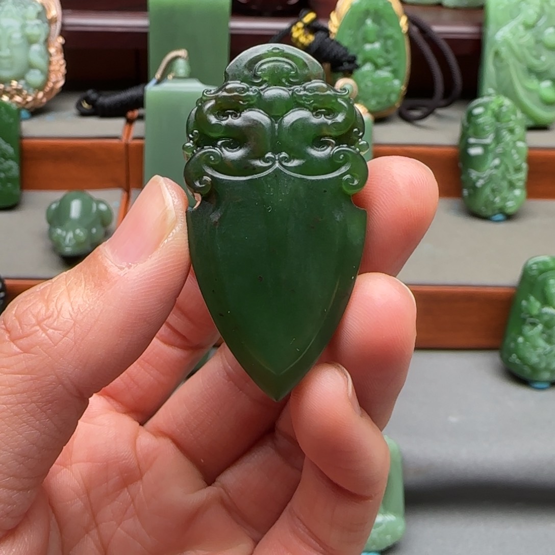 未镶嵌和田玉挂件