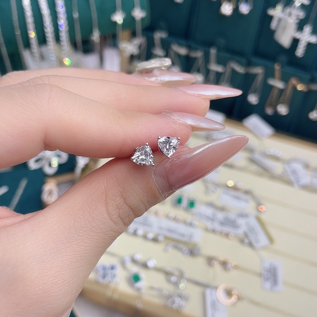 实验室培育钻石铂Pt950镶嵌心形耳钉单颗50分