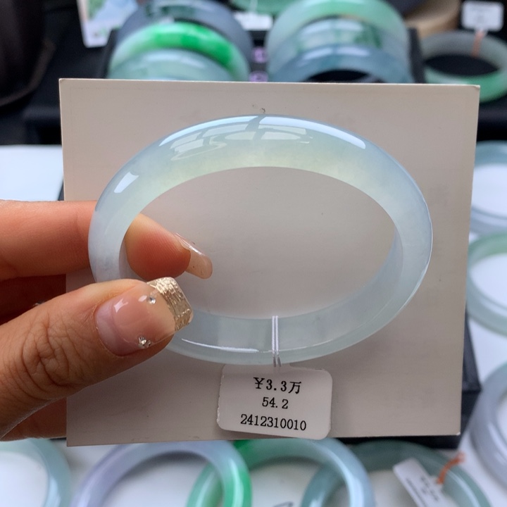 翡翠手镯未镶嵌贵妃