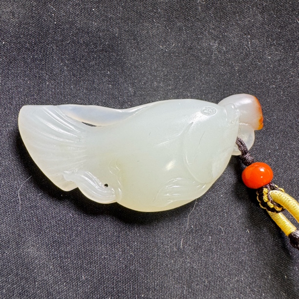 1689-和田玉带皮如意鱼化龙吊坠长55.8
