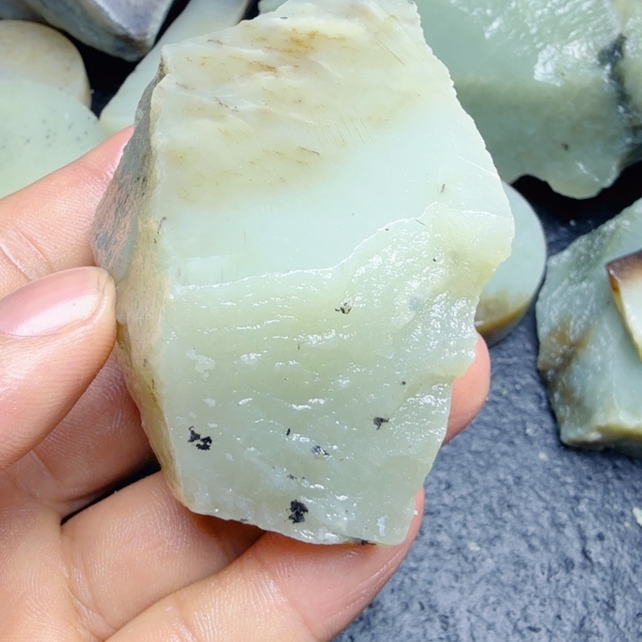 和田玉（糖玉）未镶嵌珠宝奇石