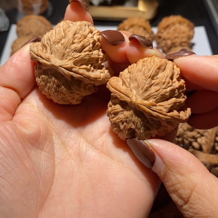 文玩核桃把件人***年狮子