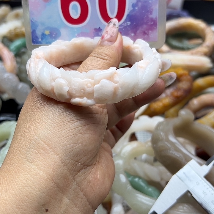 未镶嵌手镯石英岩玉