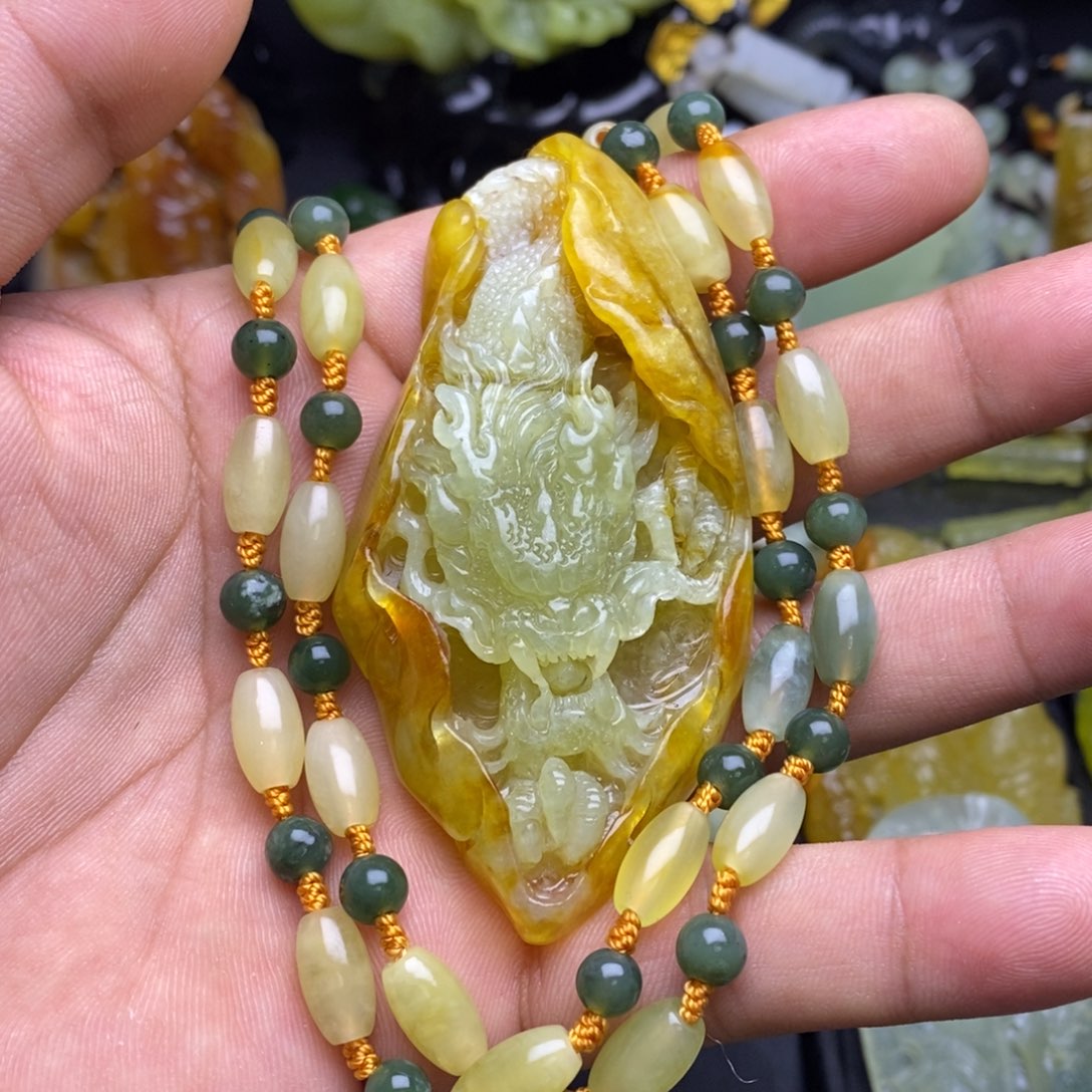 蛇纹石玉颈饰未镶嵌思**厚