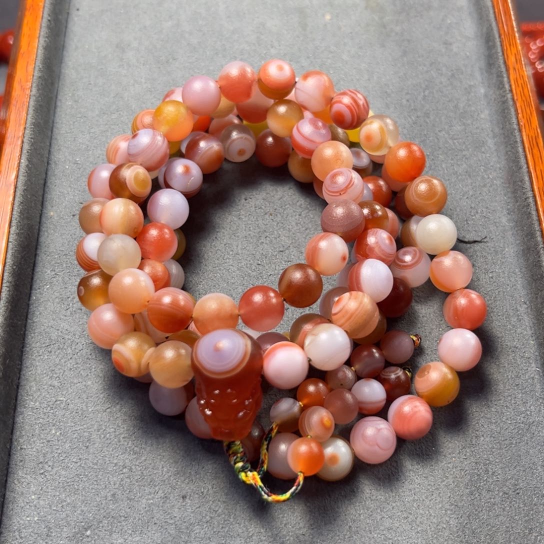 南红玛瑙108的多圈未镶嵌小*鱼