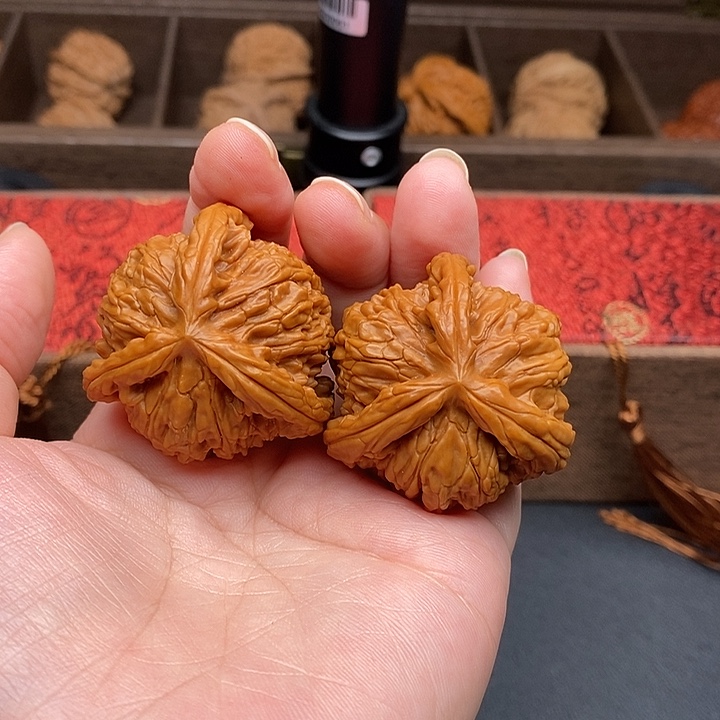 指***藝文玩核桃把件白奔