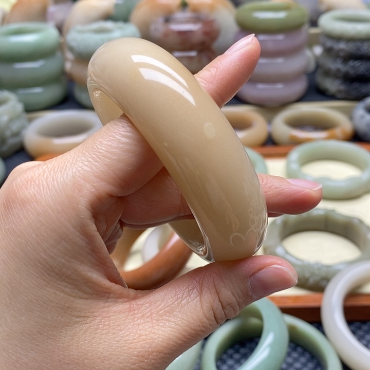 石英岩玉手镯未镶嵌