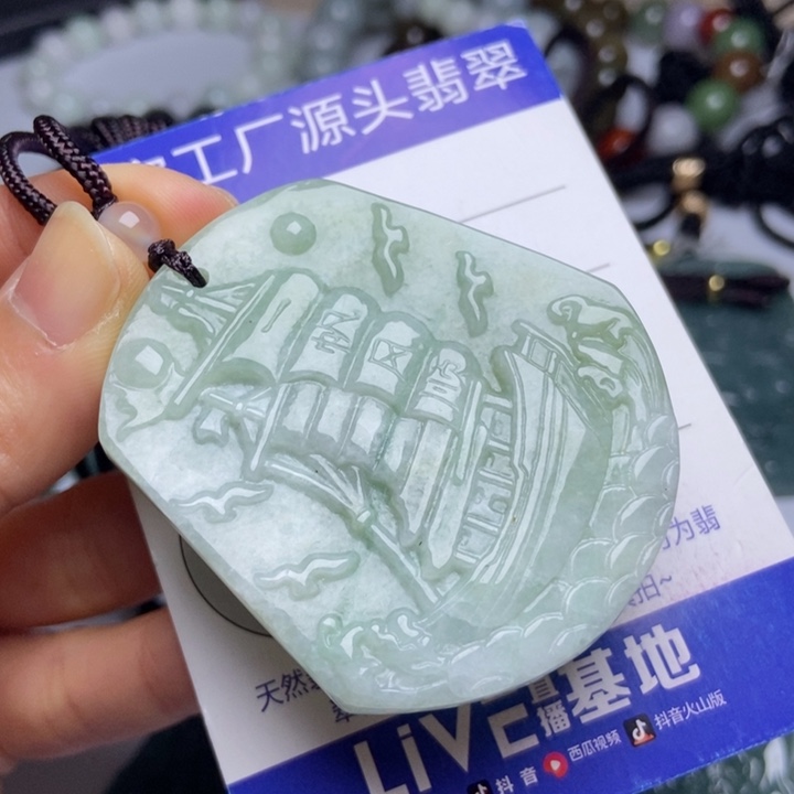 翡翠颈饰未镶嵌翡翠