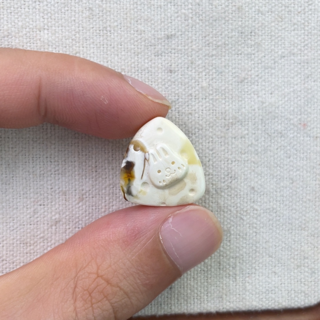 琥珀未镶嵌珠宝奇石奶酪小兔