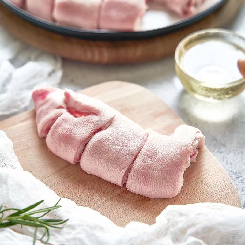 散养黑土猪[猪蹄]现场称量