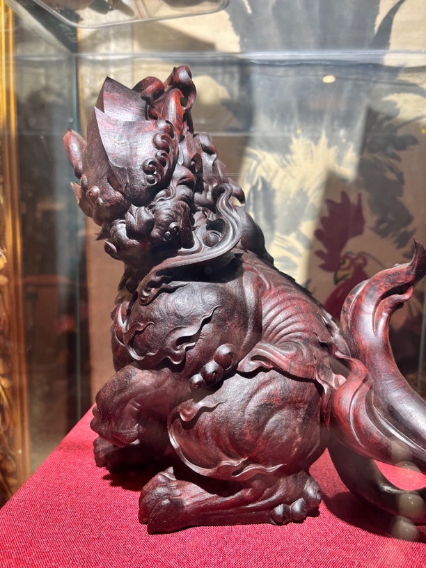 手工雕刻小叶紫檀 獬豸摆件