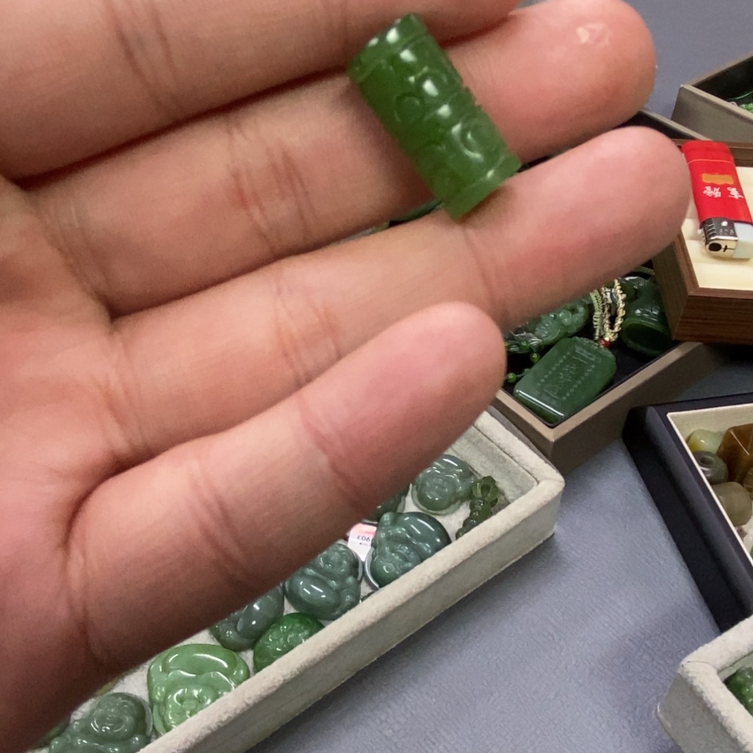 白***和田玉（碧玉）未镶嵌颈饰