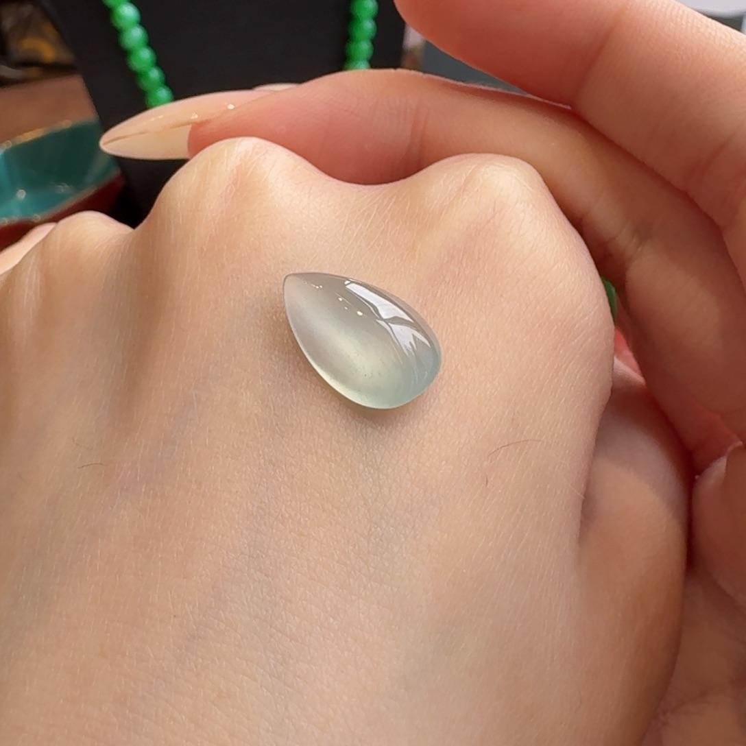 翡翠颈饰未镶嵌天空蓝胶水滴