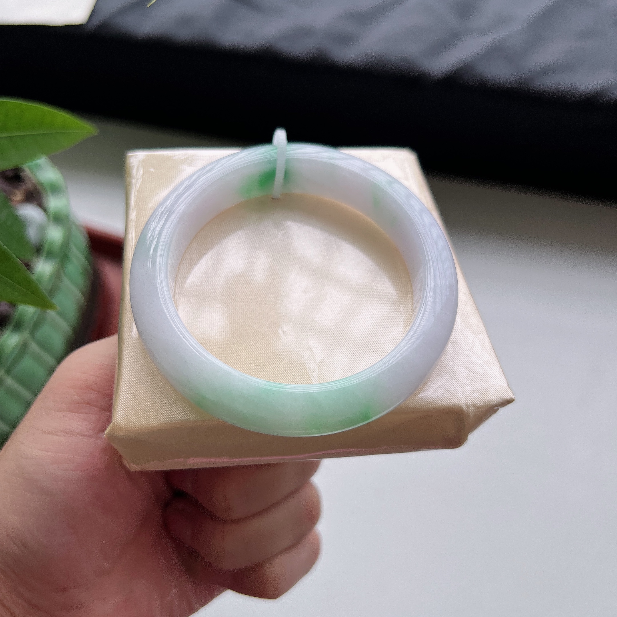 【手机实拍0色差】缅甸翡翠A货老坑白底青57圈飘阳绿正圈时尚手镯