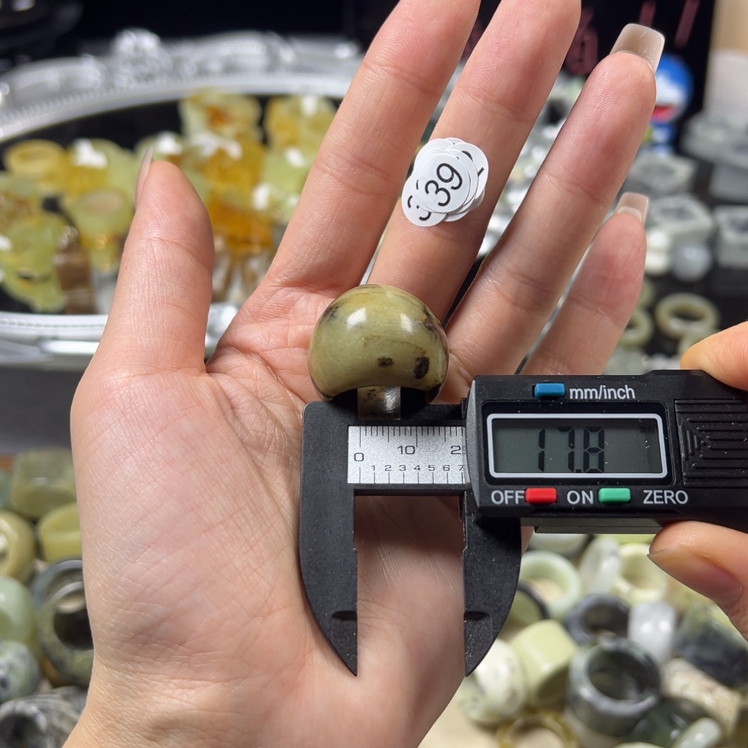 蛇纹石玉未镶嵌戒指