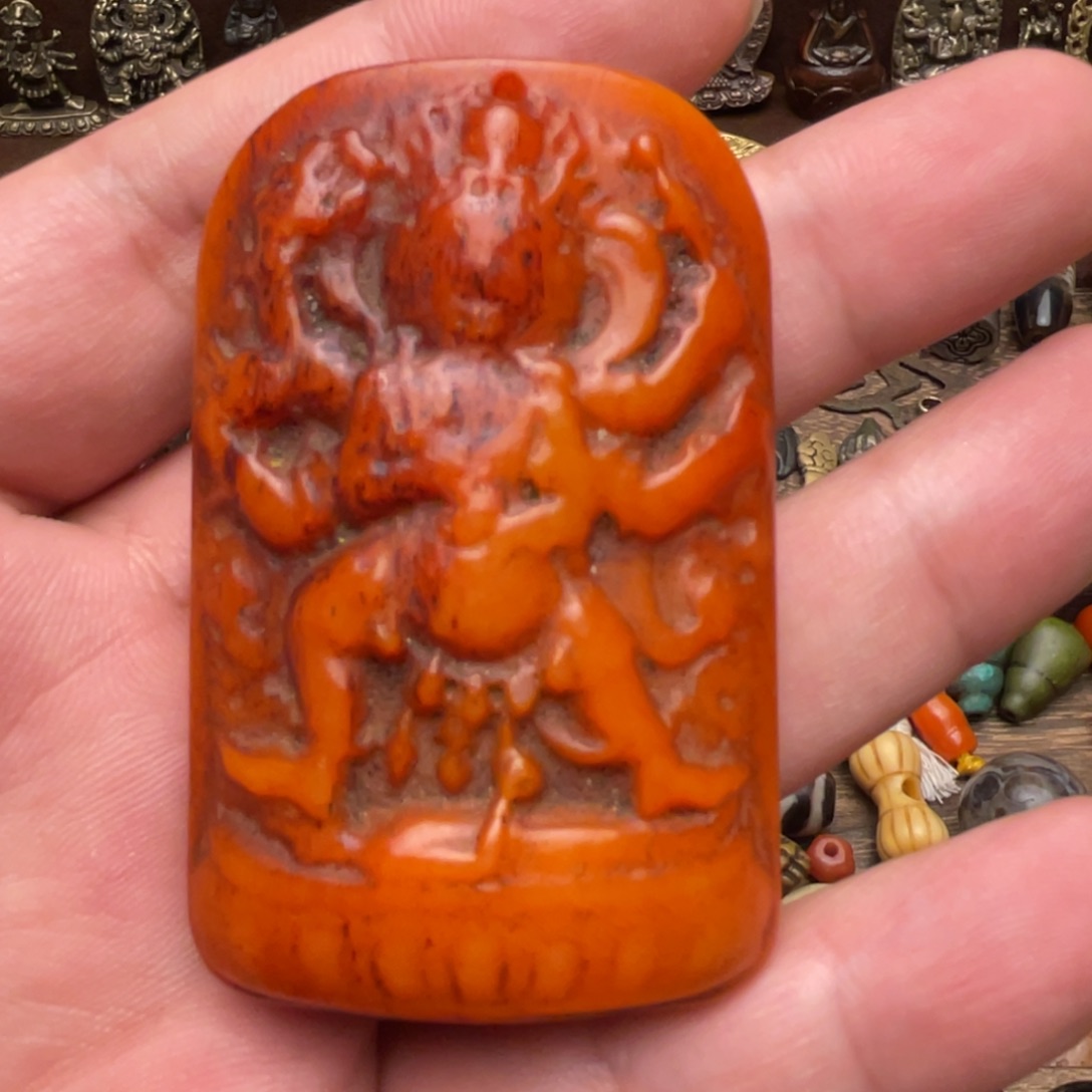 吊坠骨雕六臂大黑天