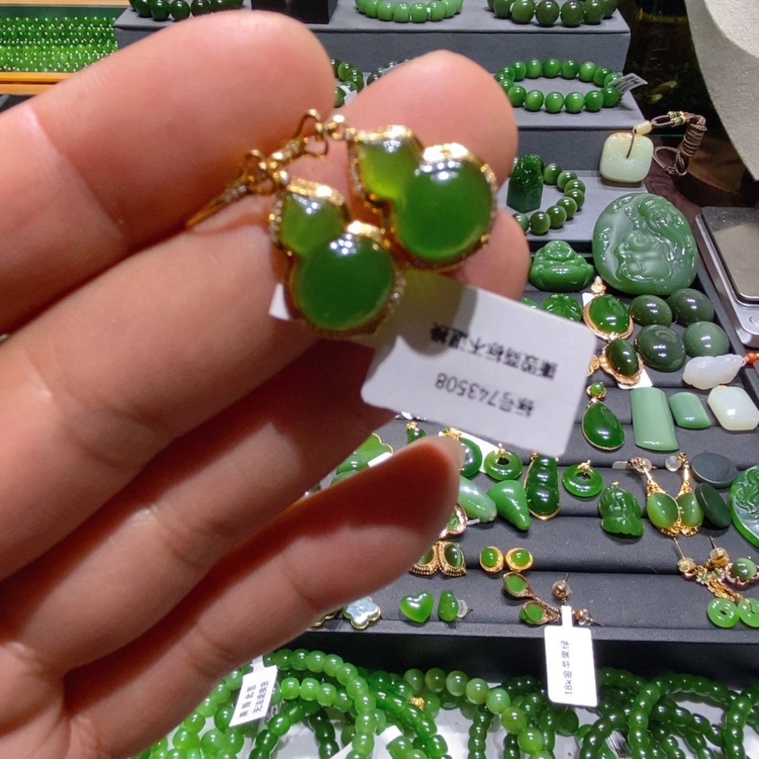 18K金镶嵌和田玉（碧玉）耳饰W*