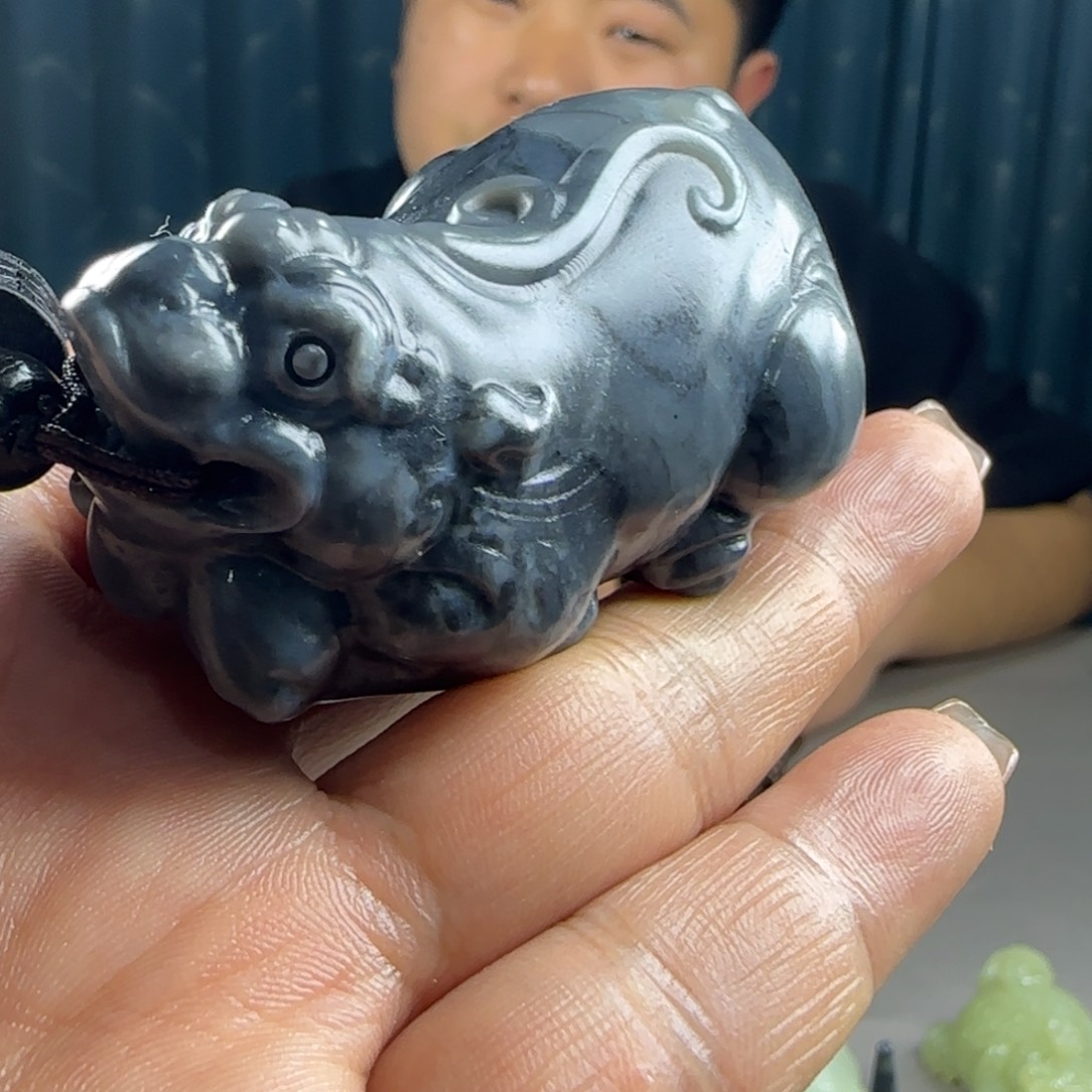 和田玉未镶嵌把件