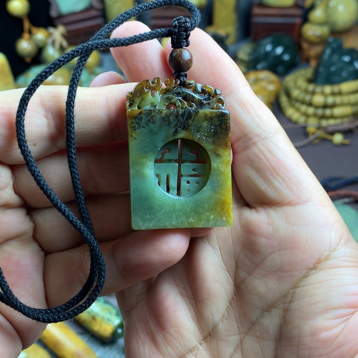 吊坠(赠链)未镶嵌岫岩河磨玉（透闪石质玉）?****_