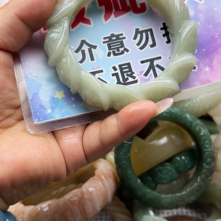 未镶嵌手镯石英岩玉